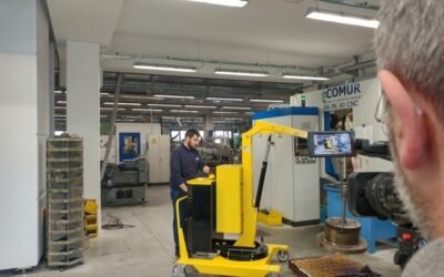Una gru a sbalzo 01B5P si destreggia tra gli spazi dell’Officina meccanica FRM