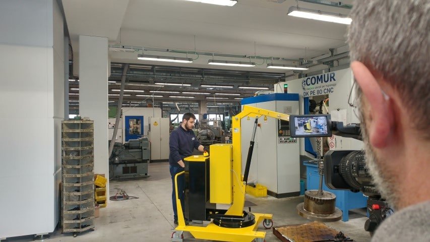 La grue porte-à-faux 01B5P utilisée chez l&rsquo;atelier mécanique frm