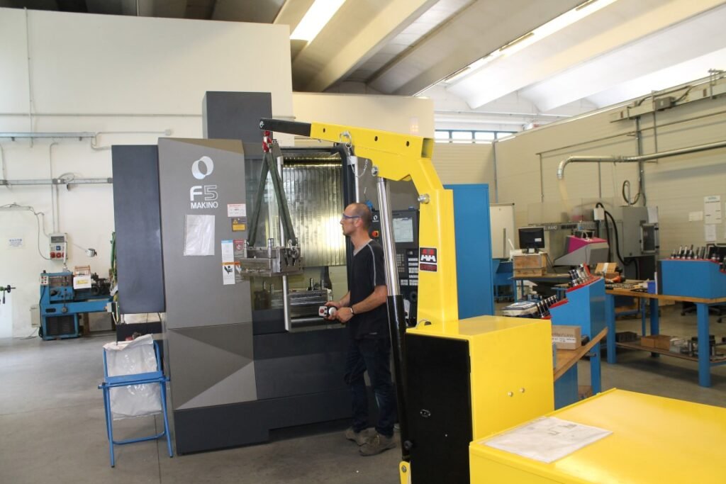 Flex Lifting cranes - Cranes for Plastic materials