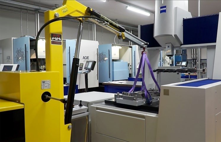 Arbeit sicher gemacht bei MI-ME , dank eines Schwenkkrans von Flex Lifting