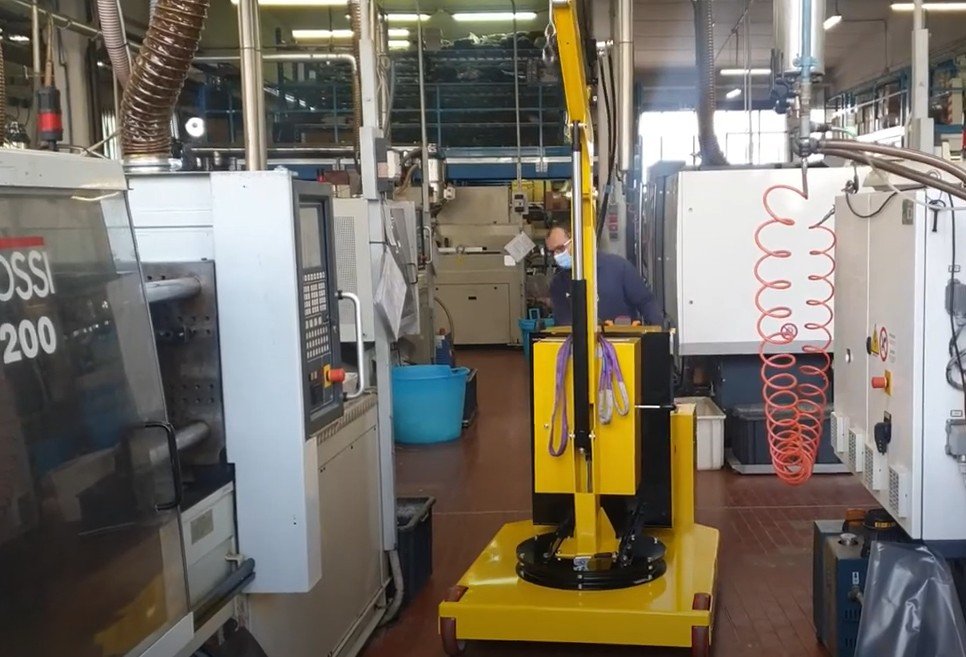 Le gru Flex Lifting per Lampa Srl