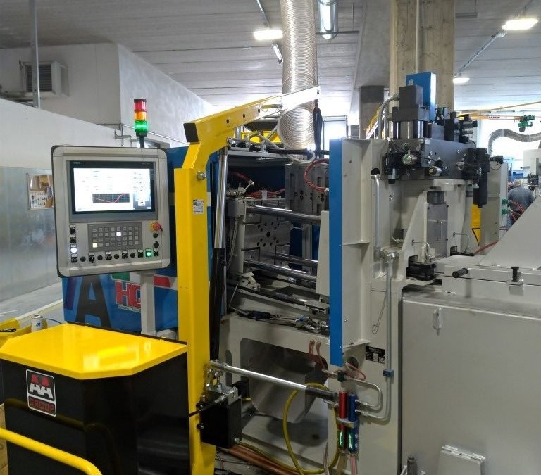 La nostra gru a sbalzo 01M5 tra le stampatrici della LCS Stamp di Barberino del Mugello